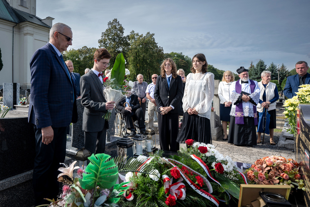 Uroczystość oznaczenia grobu powstańca śląskiego Michała Krawczyka znakiem pamięci „Tobie Polsko” – Bobrek (gmina Chełmek, woj. małopolskie), 26 września 2024. Fot.: IPN K. Łojko
