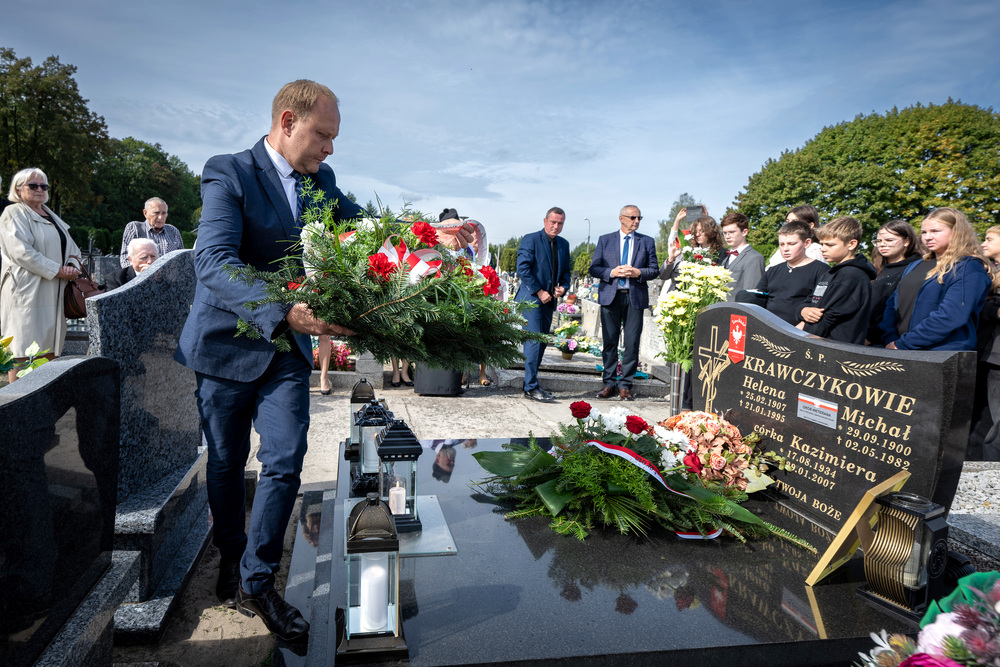 Uroczystość oznaczenia grobu powstańca śląskiego Michała Krawczyka znakiem pamięci „Tobie Polsko” – Bobrek (gmina Chełmek, woj. małopolskie), 26 września 2024. Fot.: IPN K. Łojko