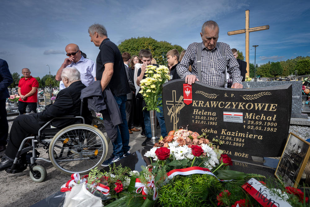 Uroczystość oznaczenia grobu powstańca śląskiego Michała Krawczyka znakiem pamięci „Tobie Polsko” – Bobrek (gmina Chełmek, woj. małopolskie), 26 września 2024. Fot.: IPN K. Łojko