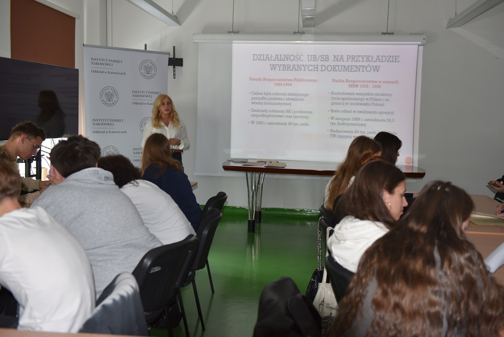 Zajęcia edukacyjne „Co kryją archiwa IPN“. Fot. Monika Kobylańska/IPN
