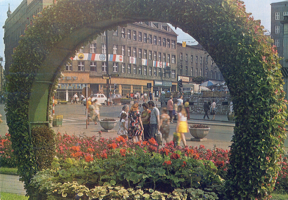 Zabrze, Plac Wolności, 1982 r. (fot. K. Gierałtowski, wyd. Krajowa Agencja Wydawnicza; IPN Ka 043/1281)