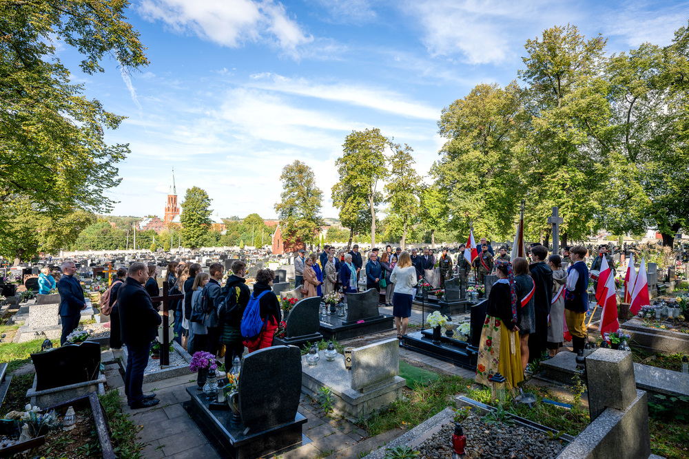 Uroczystość oznaczenia grobu powstańca śląskiego Stanisława Molika znakiem pamięci „Tobie Polsko” – Radzionków, 30 września 2024. Fot.: IPN K. Łojko