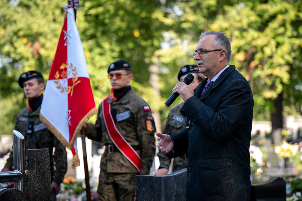 Uroczystość oznaczenia grobu powstańca śląskiego Stanisława Molika znakiem pamięci „Tobie Polsko” – Radzionków, 30 września 2024. Fot.: IPN K. Łojko