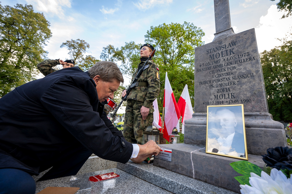 Uroczystość oznaczenia grobu powstańca śląskiego Stanisława Molika znakiem pamięci „Tobie Polsko” – Radzionków, 30 września 2024. Fot.: IPN K. Łojko