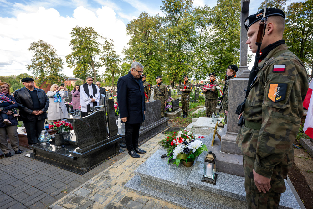 Uroczystość oznaczenia grobu powstańca śląskiego Stanisława Molika znakiem pamięci „Tobie Polsko” – Radzionków, 30 września 2024. Fot.: IPN K. Łojko
