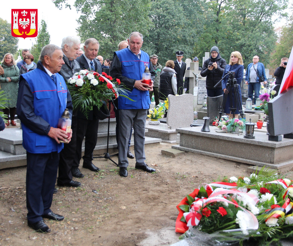 Uroczystość oznaczenia grobu powstańca śląskiego Józefa Locha znakiem pamięci „Tobie Polsko” w Inowrocławiu, 2 października 2024. Fot.; Urząd Miasta Inowrocławia