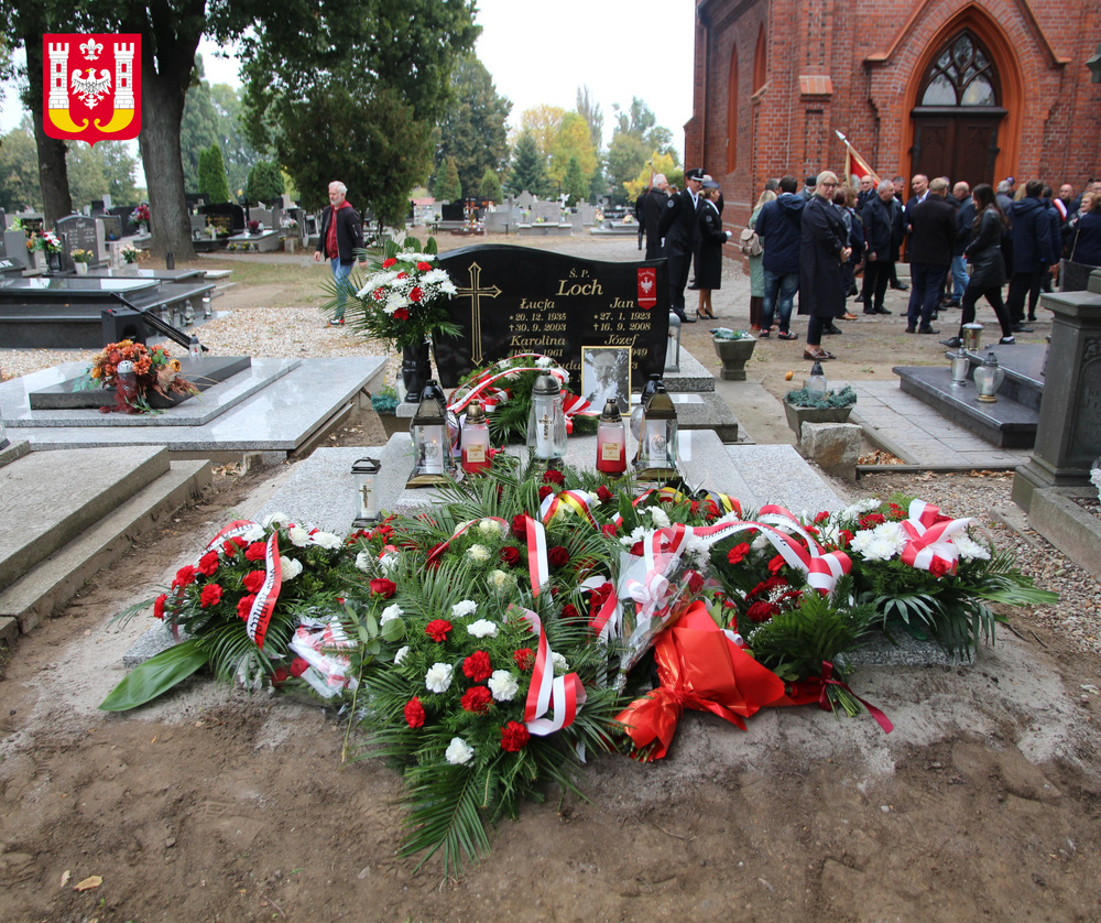 Uroczystość oznaczenia grobu powstańca śląskiego Józefa Locha znakiem pamięci „Tobie Polsko” w Inowrocławiu, 2 października 2024. Fot.; Urząd Miasta Inowrocławia