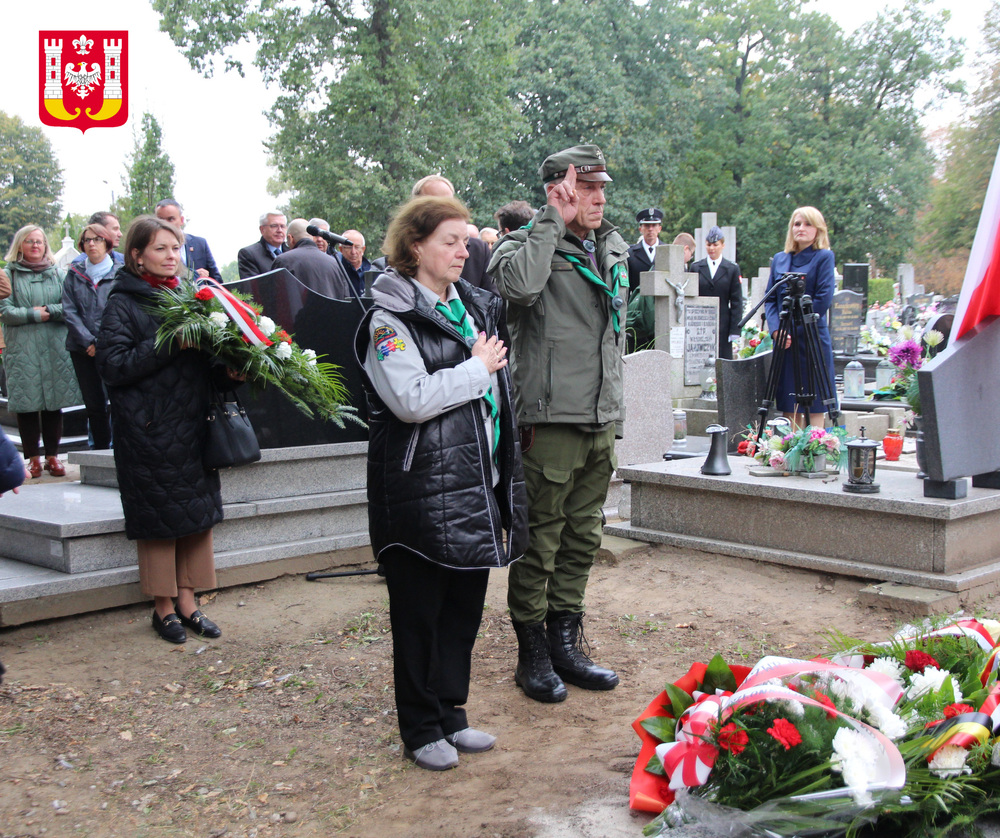 Uroczystość oznaczenia grobu powstańca śląskiego Józefa Locha znakiem pamięci „Tobie Polsko” w Inowrocławiu, 2 października 2024. Fot.; Urząd Miasta Inowrocławia