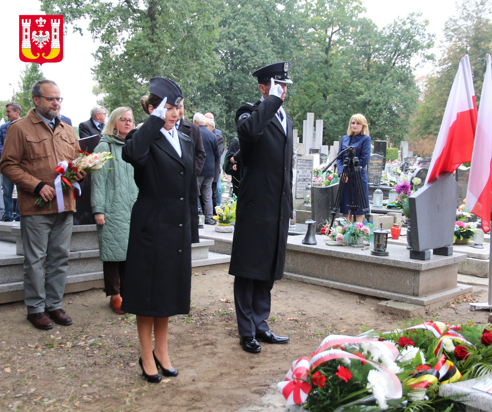 Uroczystość oznaczenia grobu powstańca śląskiego Józefa Locha znakiem pamięci „Tobie Polsko” w Inowrocławiu, 2 października 2024. Fot.; Urząd Miasta Inowrocławia