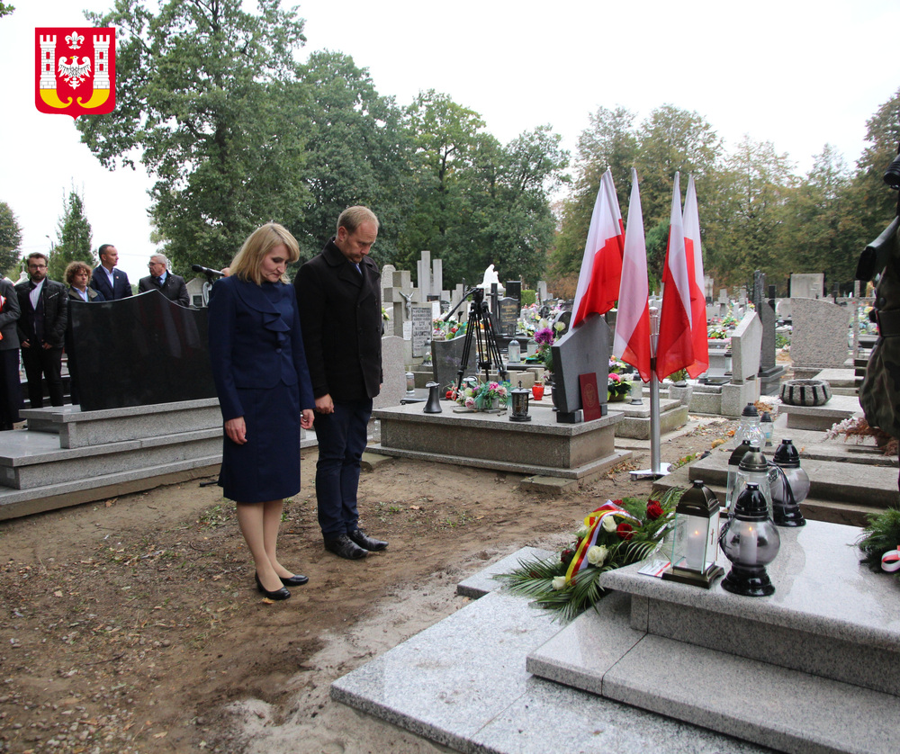 Uroczystość oznaczenia grobu powstańca śląskiego Józefa Locha znakiem pamięci „Tobie Polsko” w Inowrocławiu, 2 października 2024. Fot.; Urząd Miasta Inowrocławia