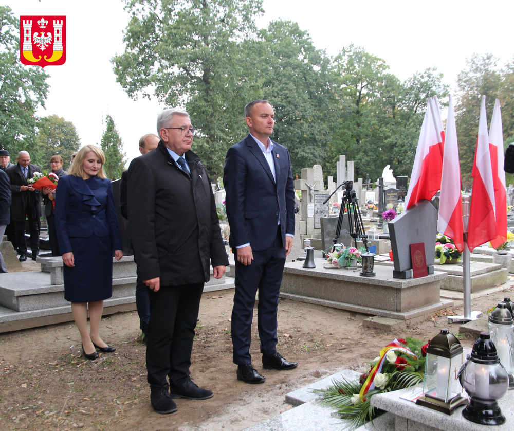 Uroczystość oznaczenia grobu powstańca śląskiego Józefa Locha znakiem pamięci „Tobie Polsko” w Inowrocławiu, 2 października 2024. Fot.; Urząd Miasta Inowrocławia