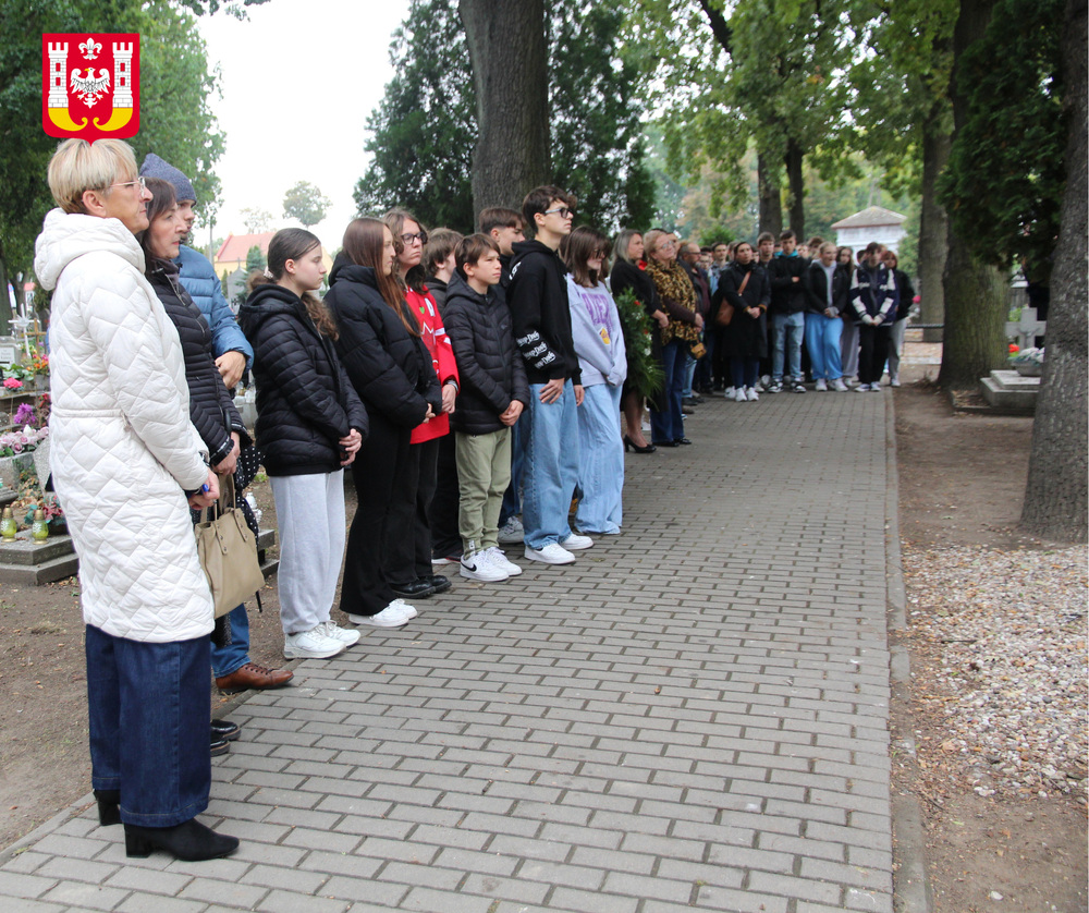 Uroczystość oznaczenia grobu powstańca śląskiego Józefa Locha znakiem pamięci „Tobie Polsko” w Inowrocławiu, 2 października 2024. Fot.; Urząd Miasta Inowrocławia