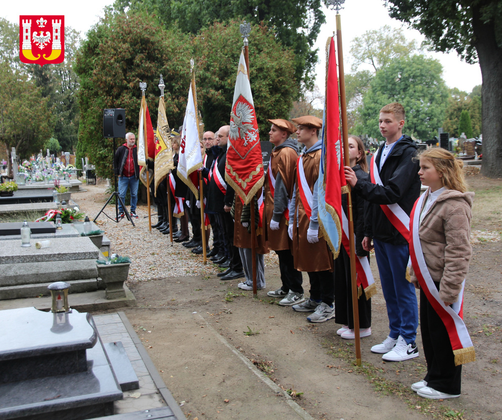 Uroczystość oznaczenia grobu powstańca śląskiego Józefa Locha znakiem pamięci „Tobie Polsko” w Inowrocławiu, 2 października 2024. Fot.; Urząd Miasta Inowrocławia