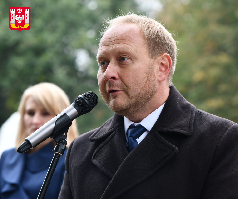 Uroczystość oznaczenia grobu powstańca śląskiego Józefa Locha znakiem pamięci „Tobie Polsko” w Inowrocławiu, 2 października 2024. Fot.; Urząd Miasta Inowrocławia