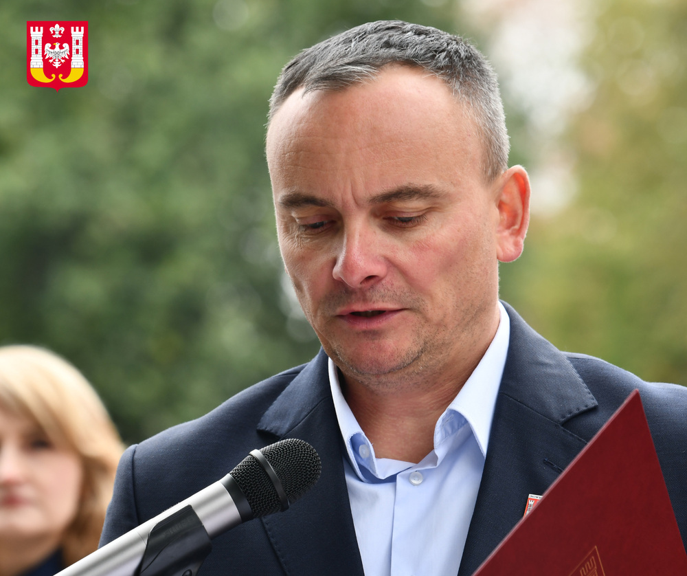 Uroczystość oznaczenia grobu powstańca śląskiego Józefa Locha znakiem pamięci „Tobie Polsko” w Inowrocławiu, 2 października 2024. Fot.; Urząd Miasta Inowrocławia