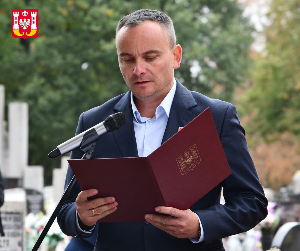 Uroczystość oznaczenia grobu powstańca śląskiego Józefa Locha znakiem pamięci „Tobie Polsko” w Inowrocławiu, 2 października 2024. Fot.; Urząd Miasta Inowrocławia