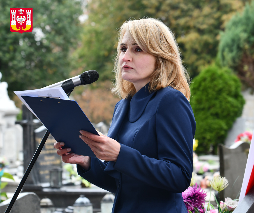 Uroczystość oznaczenia grobu powstańca śląskiego Józefa Locha znakiem pamięci „Tobie Polsko” w Inowrocławiu, 2 października 2024. Fot.; Urząd Miasta Inowrocławia