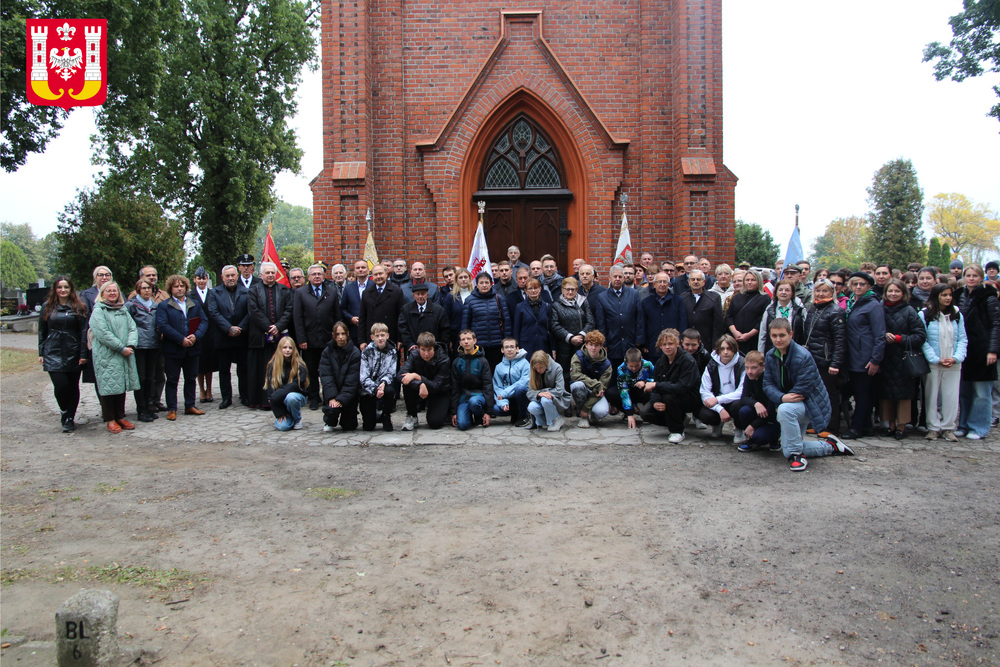 Uroczystość oznaczenia grobu powstańca śląskiego Józefa Locha znakiem pamięci „Tobie Polsko” w Inowrocławiu, 2 października 2024. Fot.; Urząd Miasta Inowrocławia