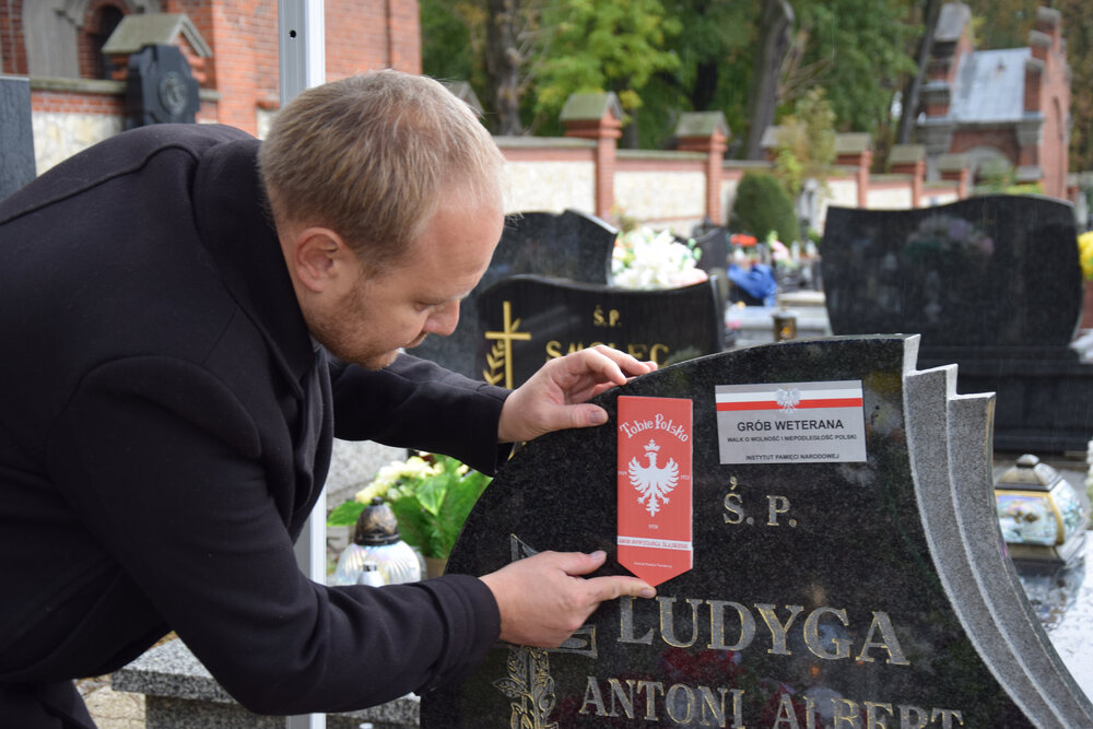 Uroczystość oznaczenia grobu powstańca śląskiego śp. Antoniego Ludygi znakiem pamięci „Tobie Polsko” – Piekary Śląskie, 4 października 2024. Fot.: IPN D. Mikoda