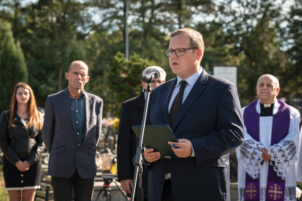Uroczystość odsłonięcia odnowionego nagrobka ppłk. pil. Karola Pniaka, zasłużonego asa myśliwskiego II wojny światowej – Jaworzno, 8 październik 2024. Fot.: IPN K. Łojko