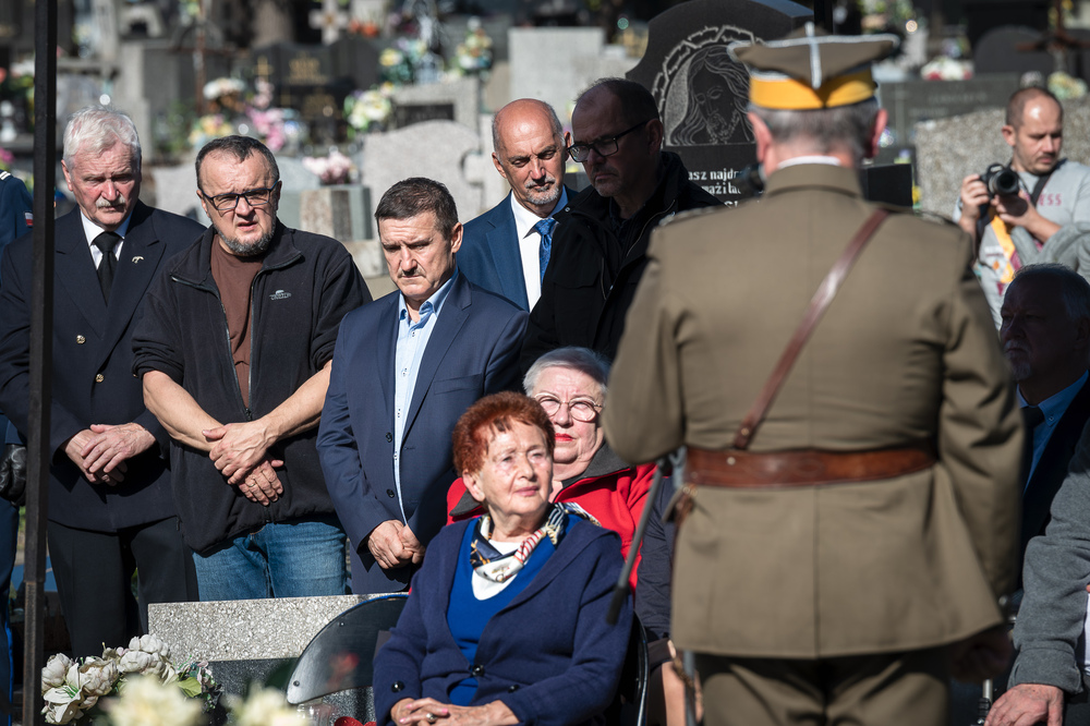 Uroczystość odsłonięcia odnowionego nagrobka ppłk. pil. Karola Pniaka, zasłużonego asa myśliwskiego II wojny światowej – Jaworzno, 8 październik 2024. Fot.: IPN K. Łojko