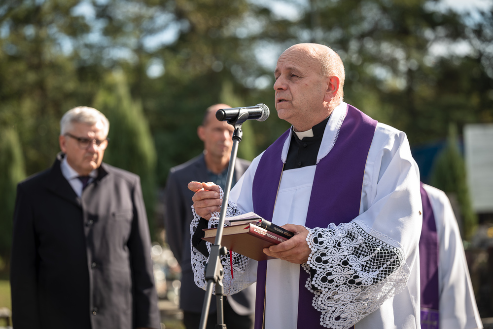 Uroczystość odsłonięcia odnowionego nagrobka ppłk. pil. Karola Pniaka, zasłużonego asa myśliwskiego II wojny światowej – Jaworzno, 8 październik 2024. Fot.: IPN K. Łojko
