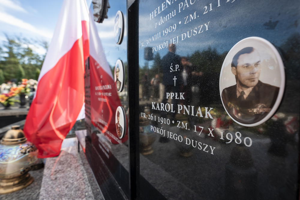 Uroczystość odsłonięcia odnowionego nagrobka ppłk. pil. Karola Pniaka, zasłużonego asa myśliwskiego II wojny światowej – Jaworzno, 8 październik 2024. Fot.: IPN K. Łojko
