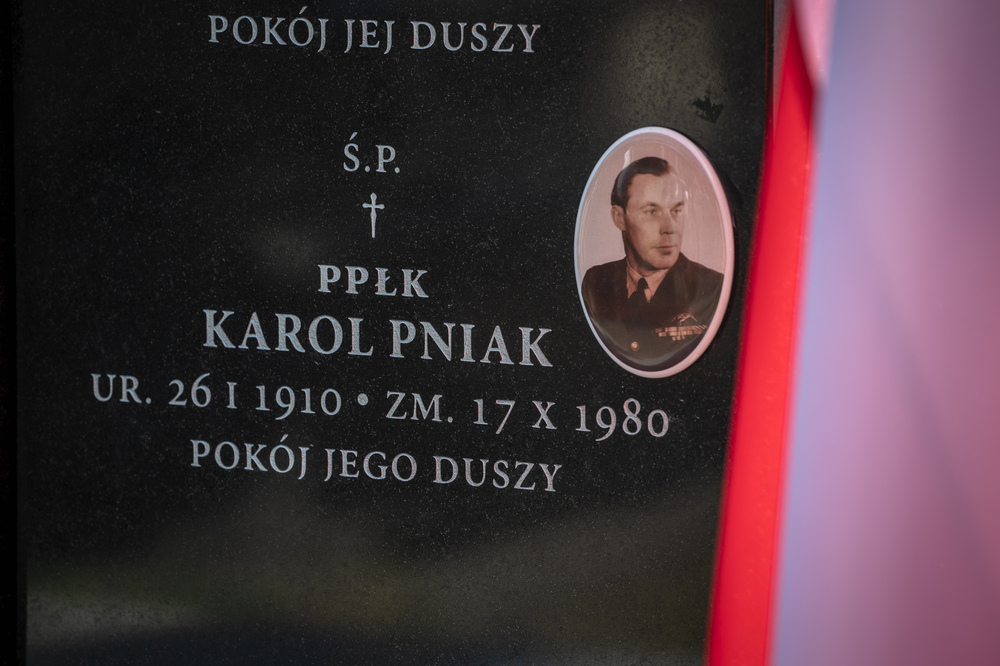 Uroczystość odsłonięcia odnowionego nagrobka ppłk. pil. Karola Pniaka, zasłużonego asa myśliwskiego II wojny światowej – Jaworzno, 8 październik 2024. Fot.: IPN K. Łojko