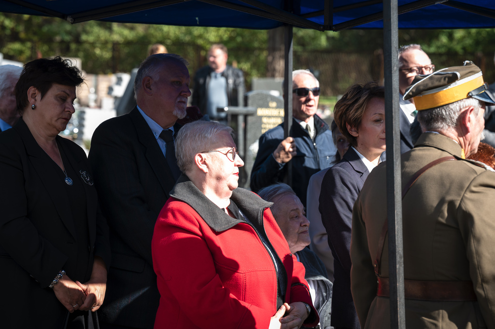 Uroczystość odsłonięcia odnowionego nagrobka ppłk. pil. Karola Pniaka, zasłużonego asa myśliwskiego II wojny światowej – Jaworzno, 8 październik 2024. Fot.: IPN K. Łojko