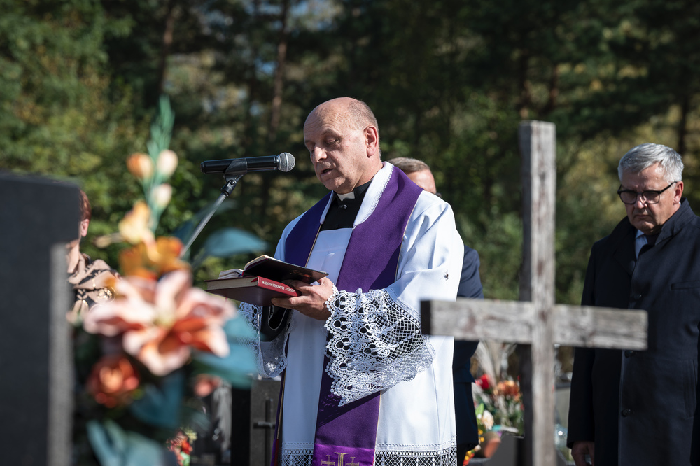 Uroczystość odsłonięcia odnowionego nagrobka ppłk. pil. Karola Pniaka, zasłużonego asa myśliwskiego II wojny światowej – Jaworzno, 8 październik 2024. Fot.: IPN K. Łojko