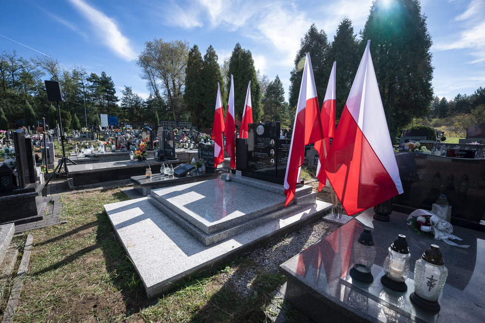 Uroczystość odsłonięcia odnowionego nagrobka ppłk. pil. Karola Pniaka, zasłużonego asa myśliwskiego II wojny światowej – Jaworzno, 8 październik 2024. Fot.: IPN K. Łojko