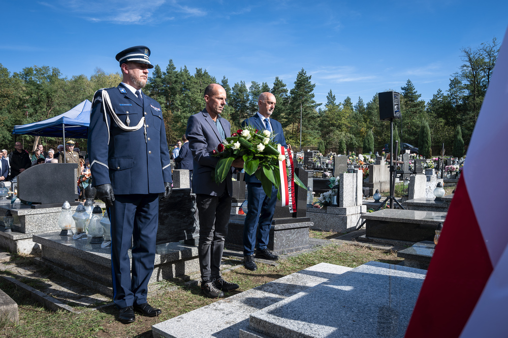 Uroczystość odsłonięcia odnowionego nagrobka ppłk. pil. Karola Pniaka, zasłużonego asa myśliwskiego II wojny światowej – Jaworzno, 8 październik 2024. Fot.: IPN K. Łojko