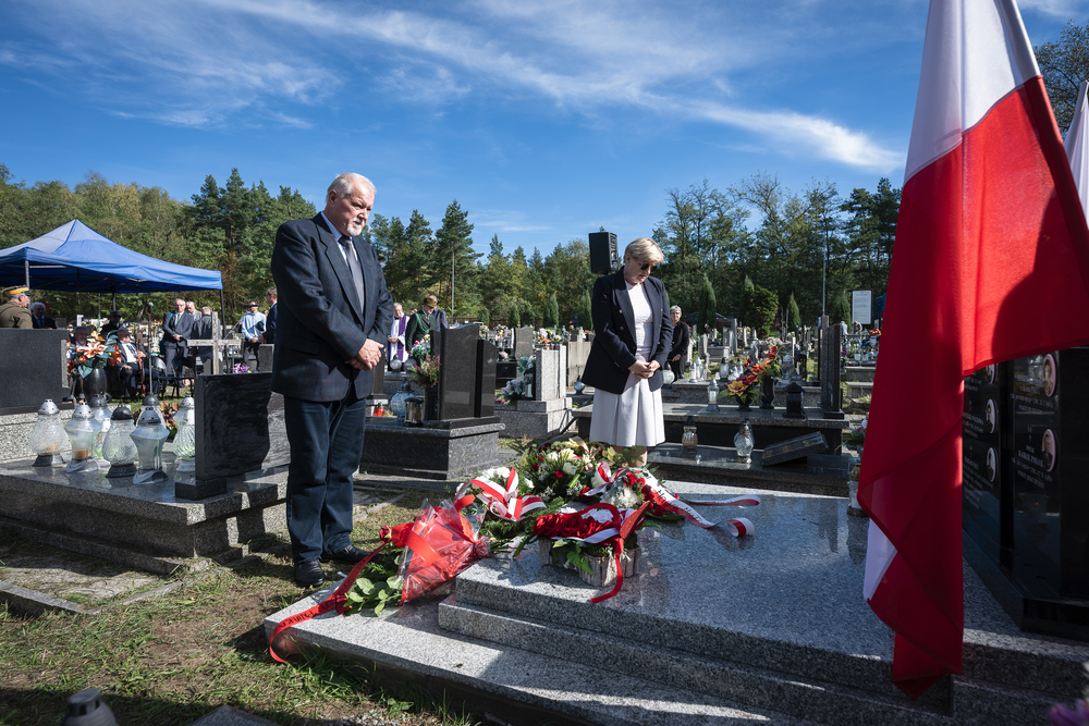 Uroczystość odsłonięcia odnowionego nagrobka ppłk. pil. Karola Pniaka, zasłużonego asa myśliwskiego II wojny światowej – Jaworzno, 8 październik 2024. Fot.: IPN K. Łojko