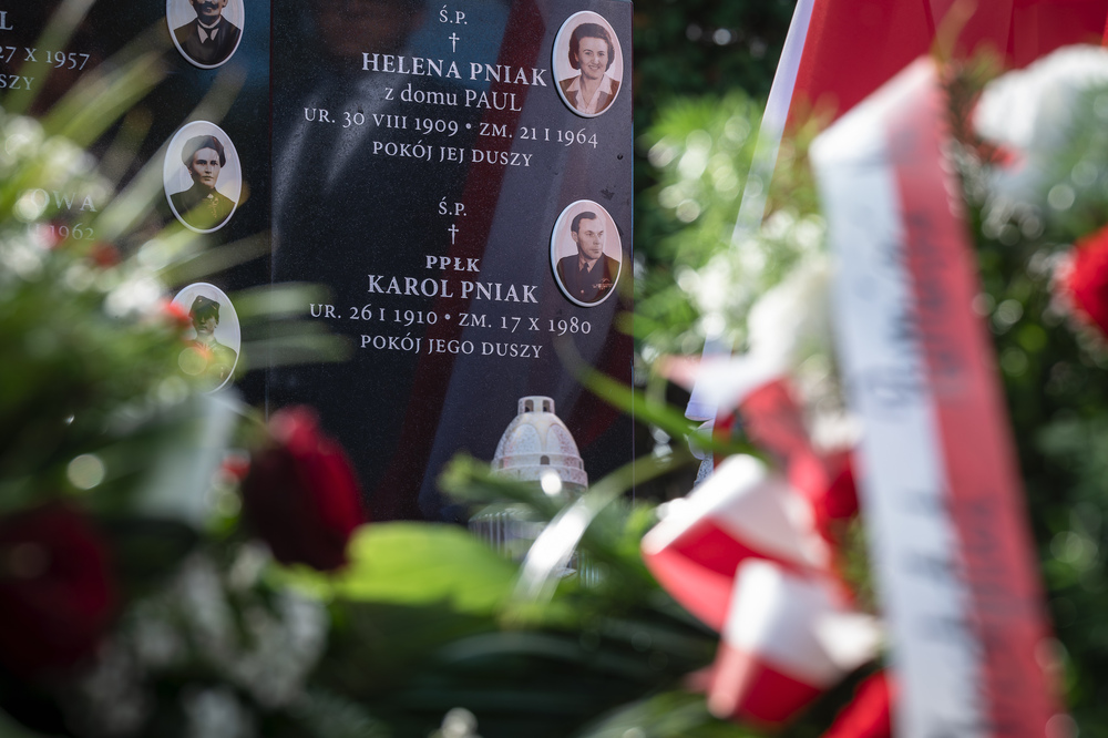 Uroczystość odsłonięcia odnowionego nagrobka ppłk. pil. Karola Pniaka, zasłużonego asa myśliwskiego II wojny światowej – Jaworzno, 8 październik 2024. Fot.: IPN K. Łojko