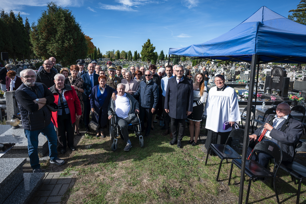 Uroczystość odsłonięcia odnowionego nagrobka ppłk. pil. Karola Pniaka, zasłużonego asa myśliwskiego II wojny światowej – Jaworzno, 8 październik 2024. Fot.: IPN K. Łojko