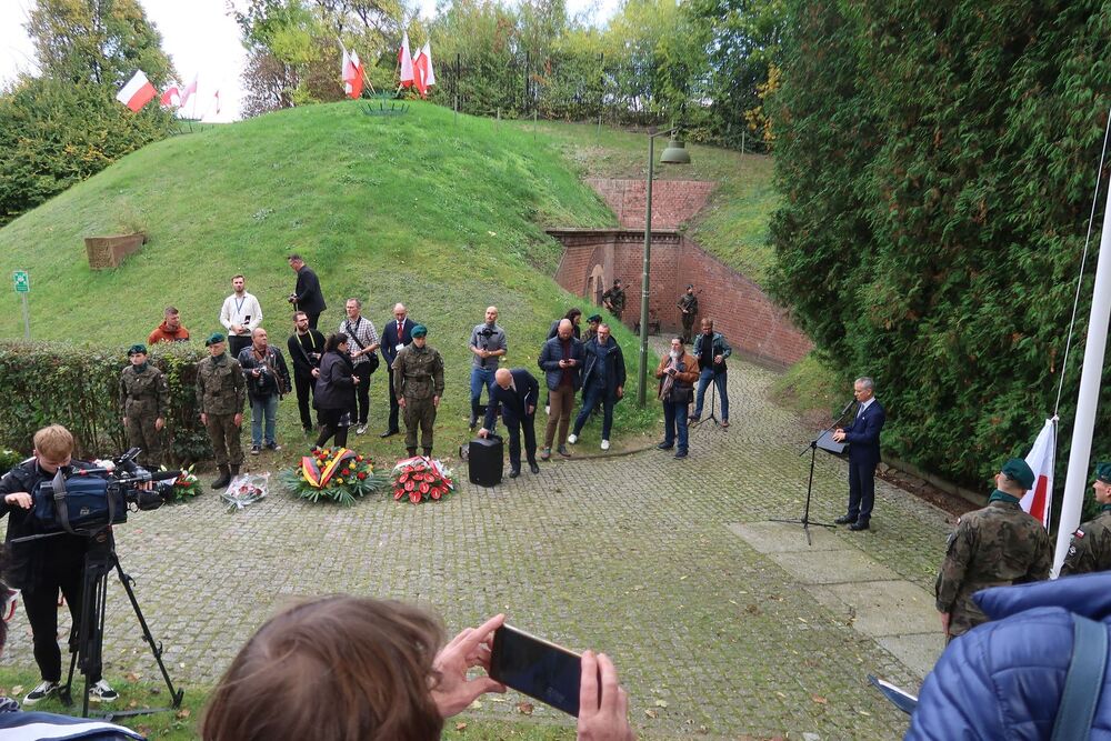 85. rocznica uruchomienia pierwszego na ziemiach Polski niemieckiego obozu koncentracyjnego – KL Posen – Poznań, 10 października 2024. Fot. D. Abłamowicz (IPN)