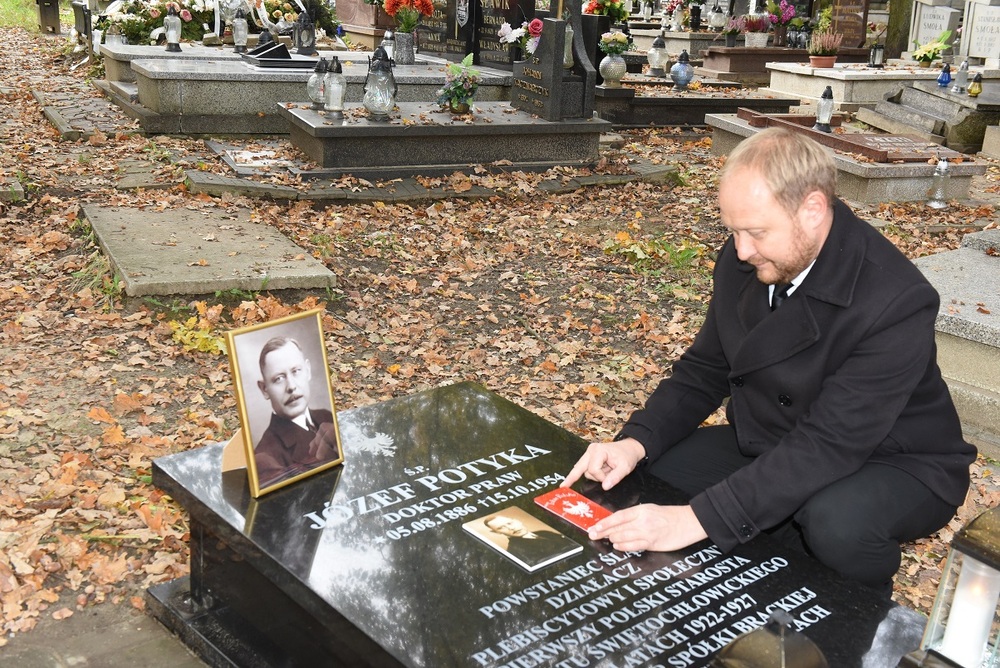 Uroczystość oznaczenia grobu powstańca śląskiego dr. Józefa Potyki znakiem pamięci „Tobie Polsko”. Fot. Monika Kobylańska/IPN