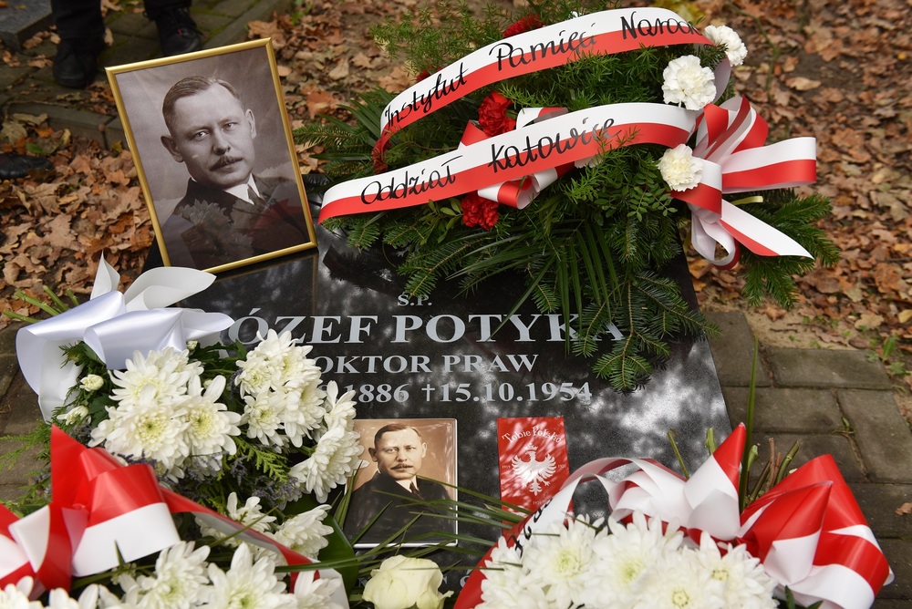 Uroczystość oznaczenia grobu powstańca śląskiego dr. Józefa Potyki znakiem pamięci „Tobie Polsko”. Fot. Monika Kobylańska/IPN