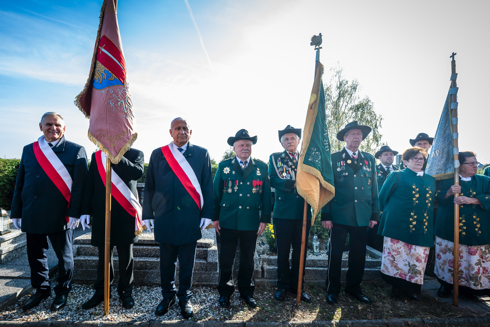 Uroczystość oznaczenia znakiem pamięci „Tobie Polsko” grobu powstańca śląskiego Nikodema Wacławczyka – Żory, 21 października 2024. Fot.: IPN K. Łojko