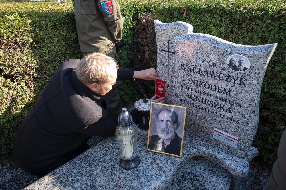 Uroczystość oznaczenia znakiem pamięci „Tobie Polsko” grobu powstańca śląskiego Nikodema Wacławczyka – Żory, 21 października 2024. Fot.: IPN K. Łojko
