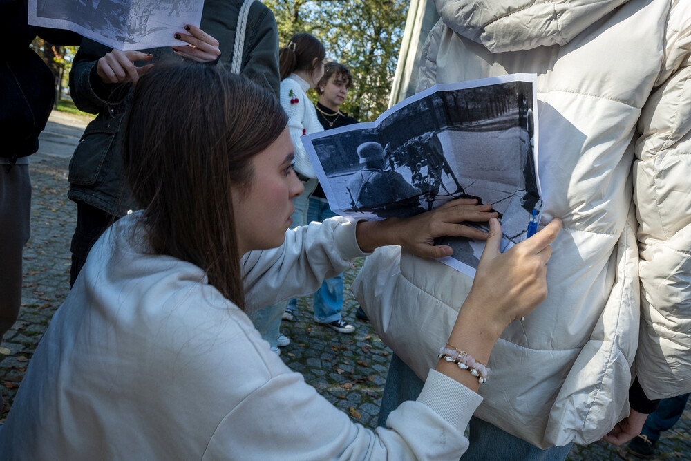Spacer edukacyjny z IPN i zapalenie zniczy w ramach XVI edycji akcji medialno-edukacyjnej IPN: „Zapal znicz pamięci” – Katowice, 22 października 2024. Fot.: IPN K. Łojko