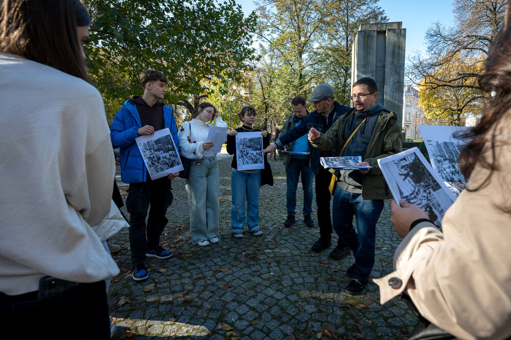 Spacer edukacyjny z IPN i zapalenie zniczy w ramach XVI edycji akcji medialno-edukacyjnej IPN: „Zapal znicz pamięci” – Katowice, 22 października 2024. Fot.: IPN K. Łojko