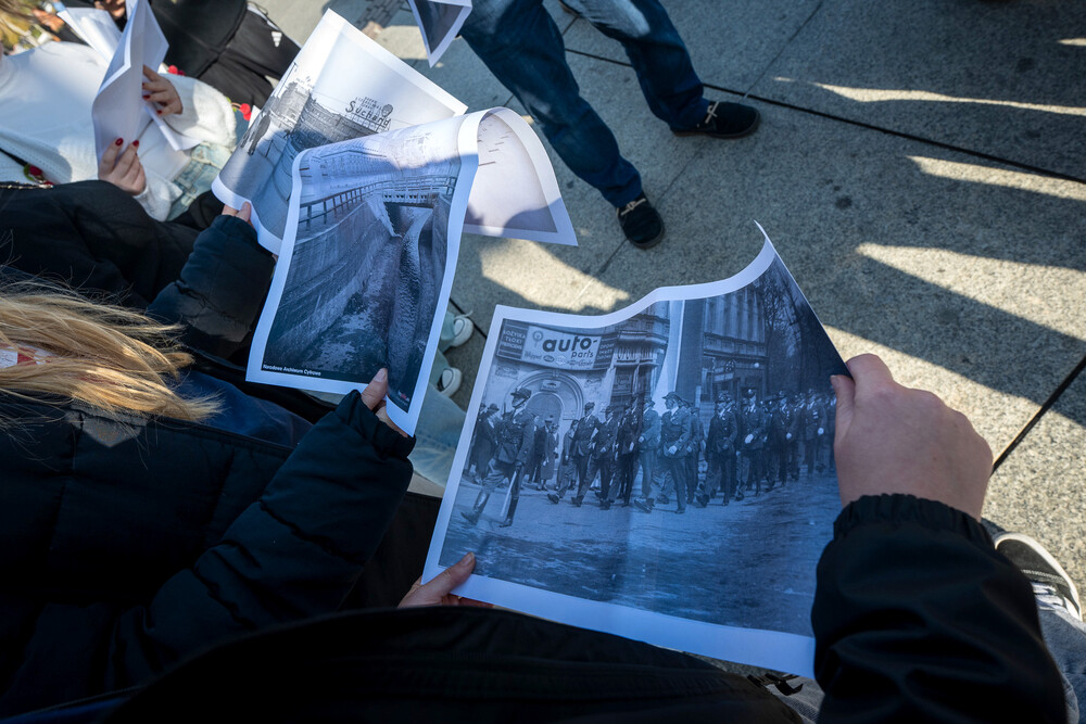 Spacer edukacyjny z IPN i zapalenie zniczy w ramach XVI edycji akcji medialno-edukacyjnej IPN: „Zapal znicz pamięci” – Katowice, 22 października 2024. Fot.: IPN K. Łojko