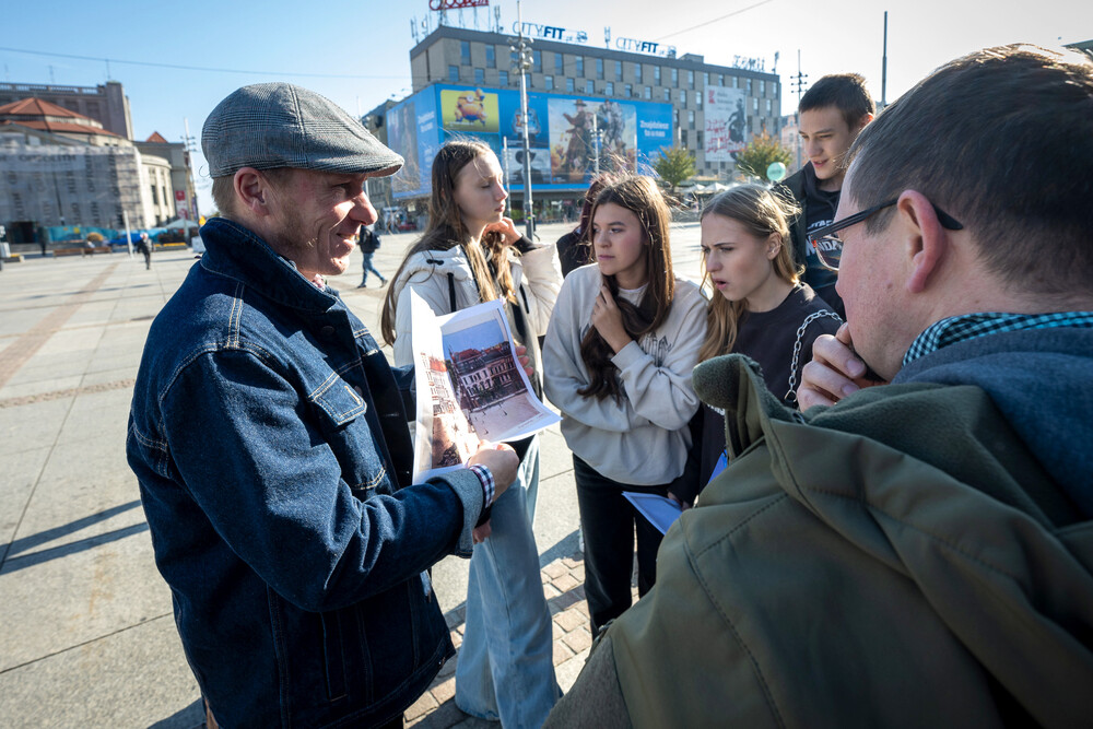 Spacer edukacyjny z IPN i zapalenie zniczy w ramach XVI edycji akcji medialno-edukacyjnej IPN: „Zapal znicz pamięci” – Katowice, 22 października 2024. Fot.: IPN K. Łojko