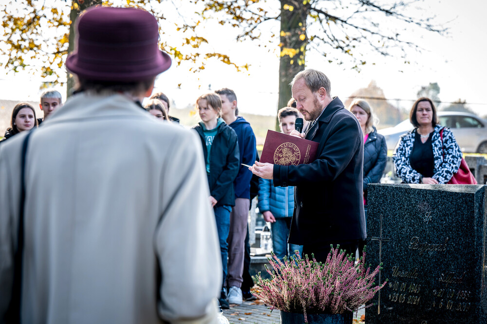 Uroczystość oznaczenia znakiem pamięci „Tobie Polsko” grobu powstańca śląskiego śp. Jana Bramowskiego – Nakło Śląskie, 28 października 2024. Fot.: IPN K. Łojko