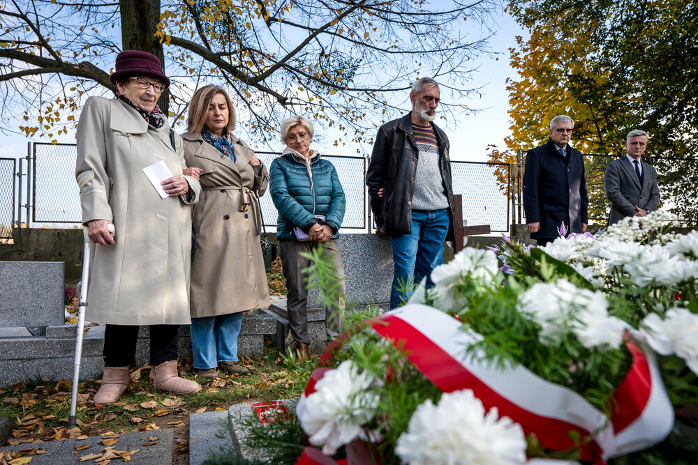 Uroczystość oznaczenia znakiem pamięci „Tobie Polsko” grobu powstańca śląskiego śp. Jana Bramowskiego – Nakło Śląskie, 28 października 2024. Fot.: IPN K. Łojko