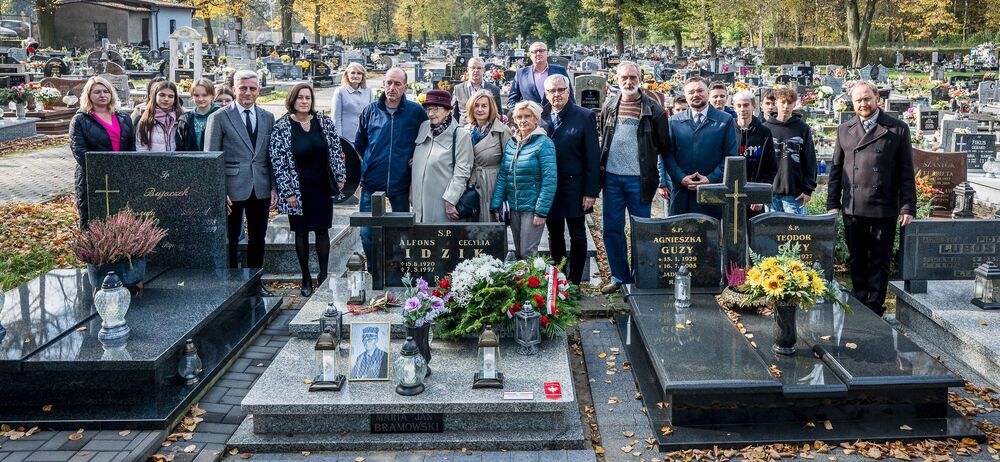 28 października 2024 r. na cmentarzu parafialnym w Nakle Śląskim odbyła się uroczystość oznaczenia grobu śp. Jana Bramowskiego znakiem pamięci „Tobie Polsko” 