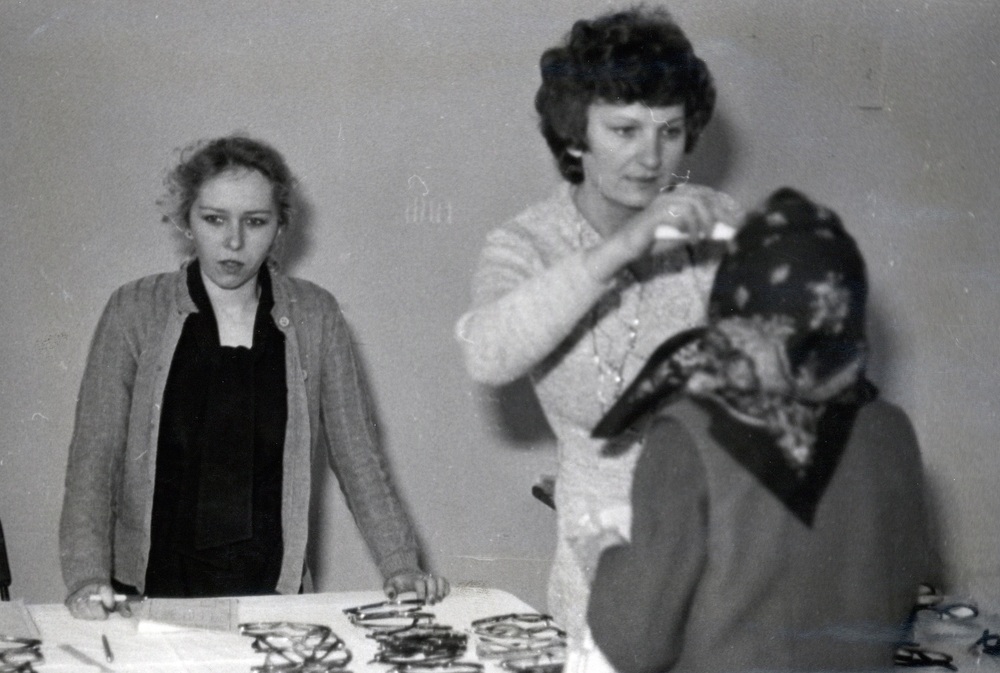 Biała niedziela” w Jeziorowicach, Dobrakowie, Otoli i Małoszycach w rejonie Zawiercia. Lekarze i pielęgniarki pod kierunkiem lekarza mjr. Władysława Klocka z ZOMO przebadali ponad 200 osób podczas akcji wyjazdowej do miejscowości położonych kilkadziesiąt kilometrów od przychodni, 25 kwietnia 1982 r.