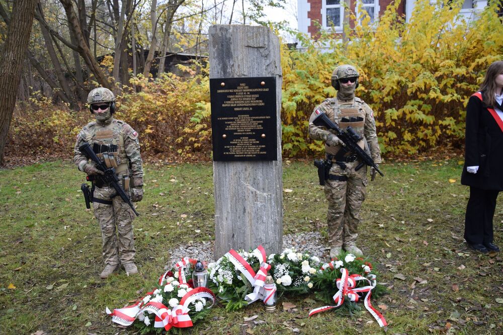 Upamiętnienie dzieci zamordowanych w l. 1942-1944 w Niemieckiej Młodzieżowej Klinice Psychiatrycznej Krajowego Zakładu Leczniczo-Psychiatrycznego. Fot. Dominik Abłamowicz, Dominik Grabis/IPN