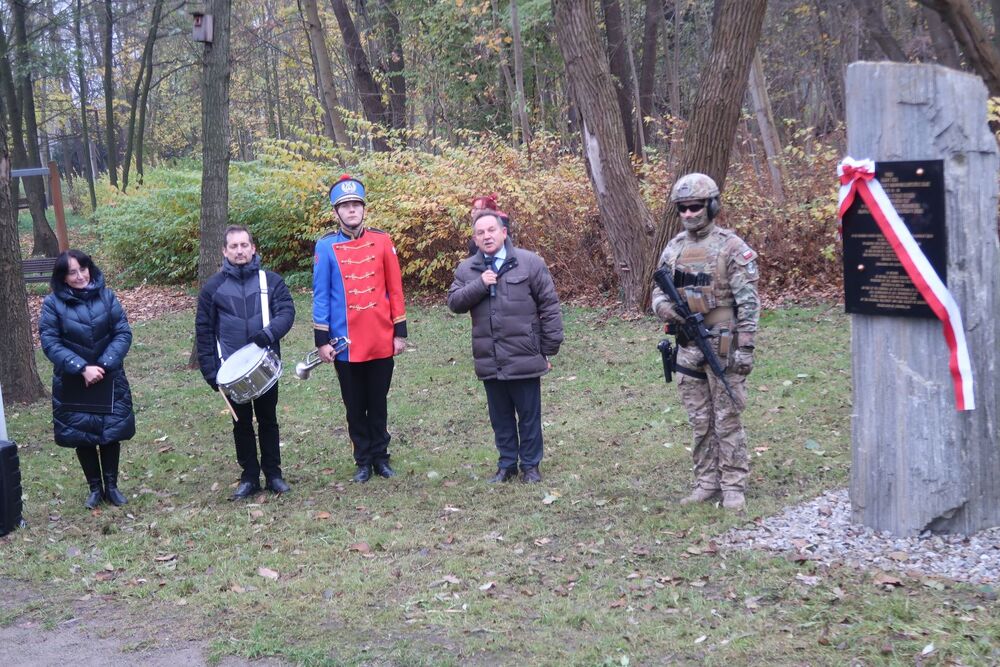 Upamiętnienie dzieci zamordowanych w l. 1942-1944 w Niemieckiej Młodzieżowej Klinice Psychiatrycznej Krajowego Zakładu Leczniczo-Psychiatrycznego. Fot. Dominik Abłamowicz, Dominik Grabis/IPN